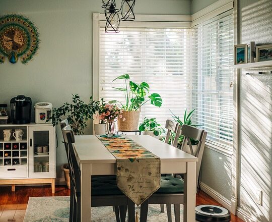 Jakie są często wybierane rodzaje i odmiany listew przypodłogowych