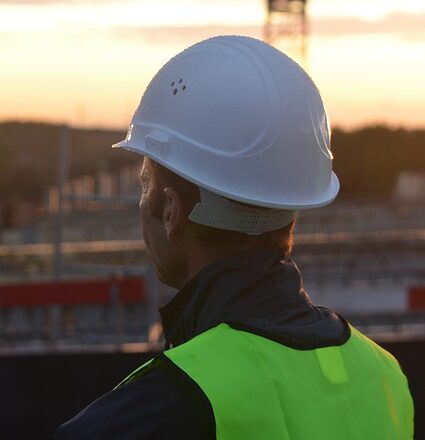 Na jakie sprawy warto zwrócić uwagę szukając odzieży roboczej odblaskowej